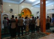 Personel Polsek Sekotong Gelar Tarawih & Tadarusan, Pererat Silaturahmi