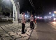 Aman dan Nyaman! Polisi Kawal Jamaah Tarawih di Gerung