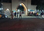 Aman dan Khusyuk! Polsek Kediri Jaga Ibadah Ramadhan di Masjid Jamiq