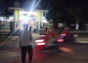 Khusyuk Beribadah, Polisi Siaga Kawal Tarawih di Sekotong