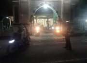 Polsek Sekotong Kawal Tarawih, Ibadah Makin Khusyuk!
