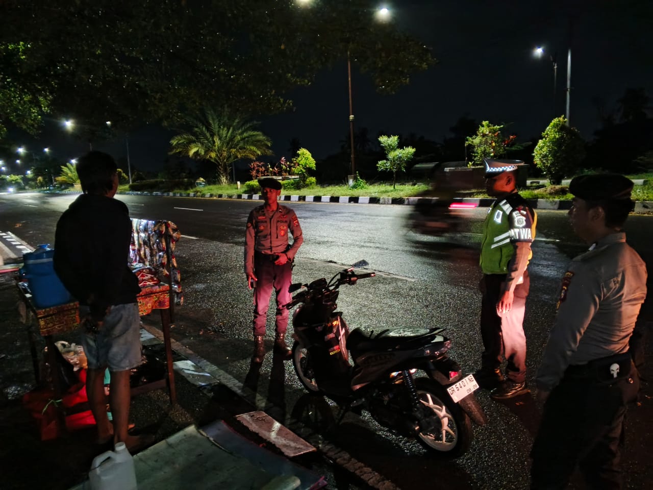 Pos Pam GMS Gerung Intensifkan Patroli Malam, Warga Lebih Aman!