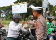 Ramadhan Berkah: Polres Lombok Barat Bagikan Takjil Gratis
