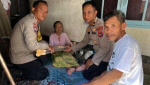 Sinergi Polri dan Masyarakat, Polres Lombok Barat Salurkan Bantuan Sosial